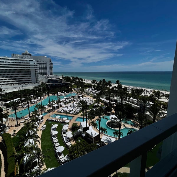 Foto diambil di Fontainebleau Miami Beach oleh M A. pada 7/31/2023