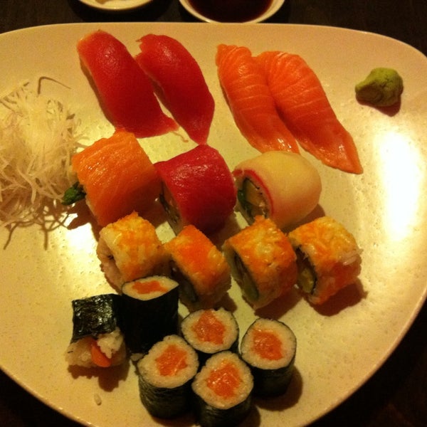 Das Foto wurde bei hello sushi von Gokhan S. am 3/22/2014 aufgenommen