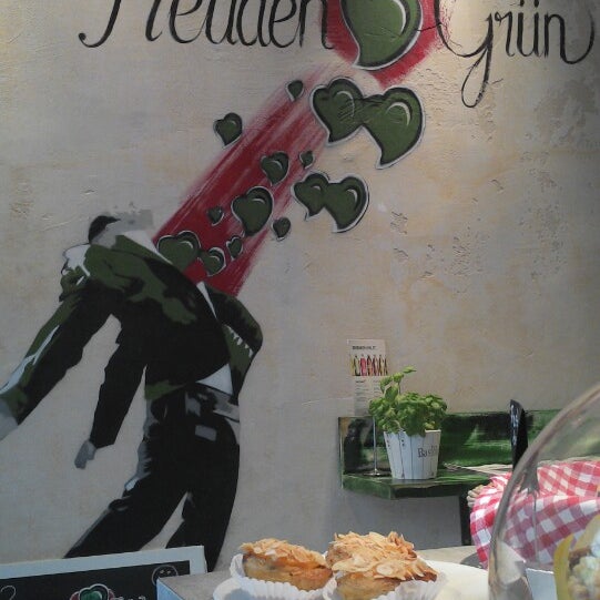 Foto diambil di CaféBar FreudenGrün oleh Toddy pada 4/3/2014
