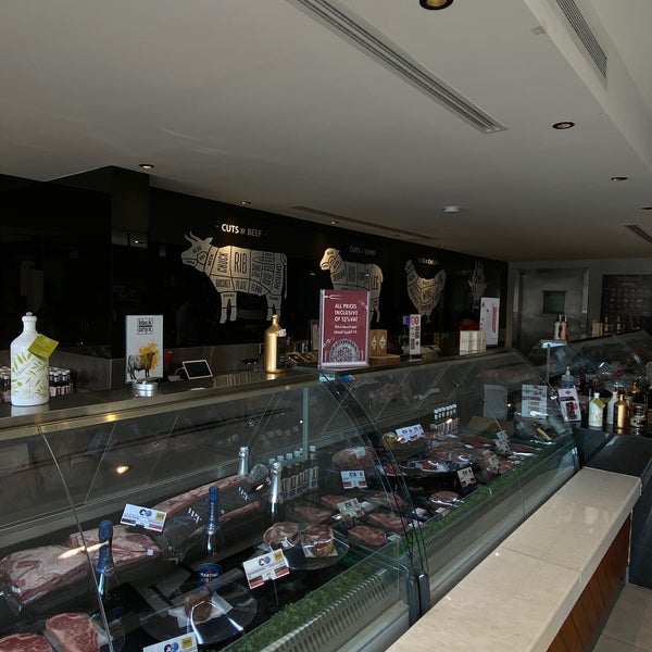 รูปภาพถ่ายที่ The Meat Shop โดย Abdulaziz เมื่อ 3/3/2021