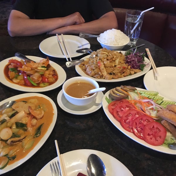 Foto tomada en Kung Fu Thai &amp; Chinese Restaurant  por Jiwei S. el 5/26/2018