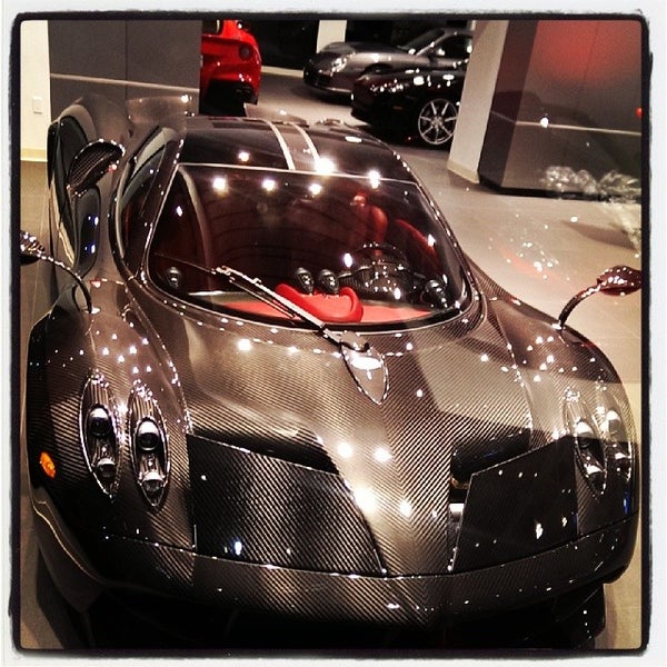 Foto tomada en McLaren Auto Gallery Beverly Hills  por Epoch V. el 12/26/2013