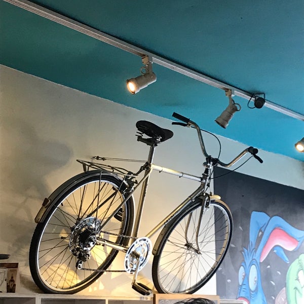 Foto tirada no(a) Aro 27 Bike Café por Silvia B. em 9/11/2018