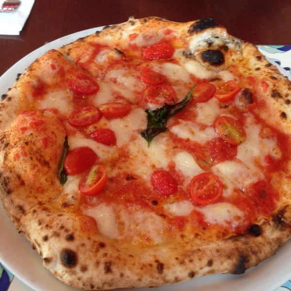 Das Foto wurde bei A Mano Pizza von Melissa B. am 5/10/2014 aufgenommen