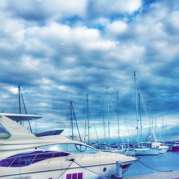 Foto tirada no(a) Viaport Marina Outlet por Rıdvan Ö. em 10/25/2015
