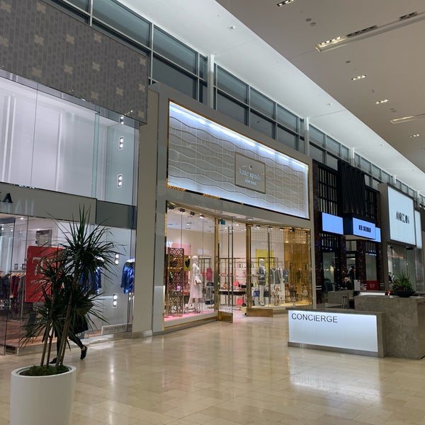 Foto scattata a Square One Shopping Centre da Betty C. il 3/1/2020