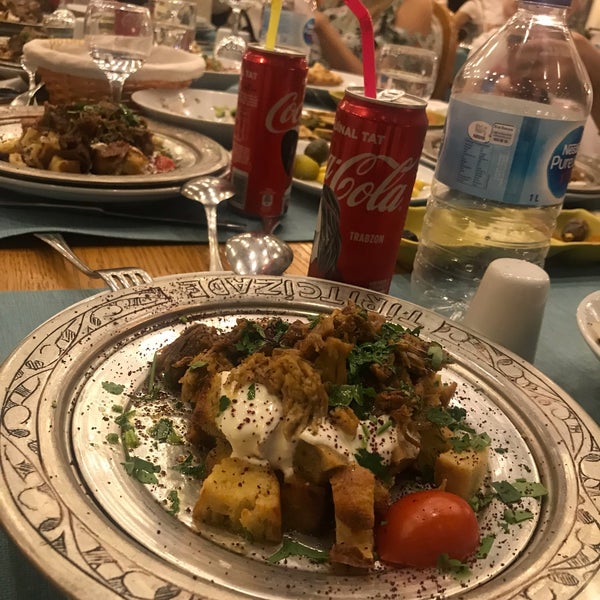 Das Foto wurde bei Tiritcizade Restoran Konya Mutfağı von Yağmur B. am 5/27/2019 aufgenommen