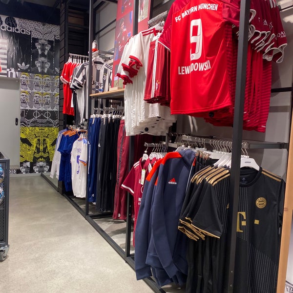 adidas - Altstadt - - Nürnberg, Bayern