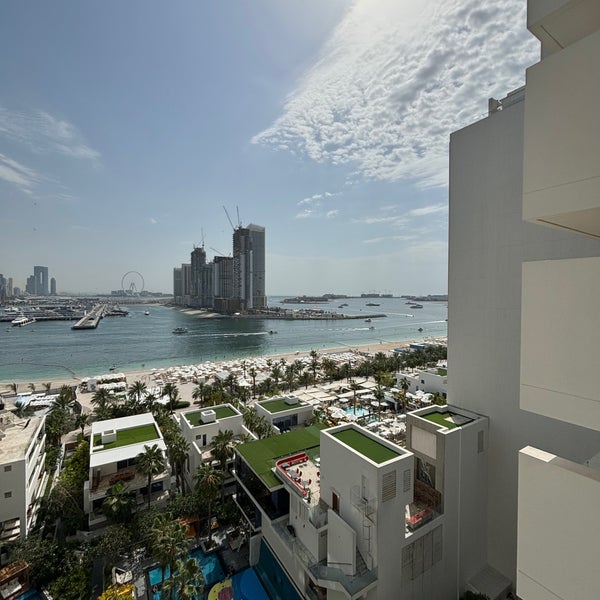 Foto tirada no(a) FIVE Palm Jumeirah Dubai por AQ em 5/4/2024