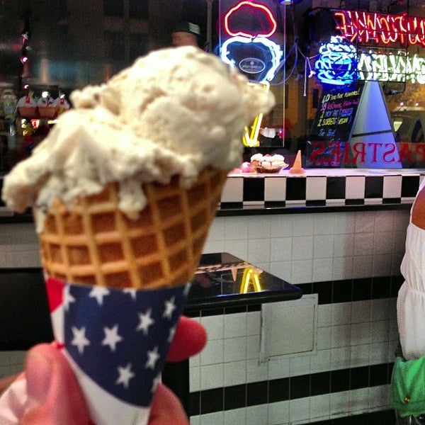 7/21/2013 tarihinde Jason C.ziyaretçi tarafından Larry&#39;s Homemade Ice Cream'de çekilen fotoğraf