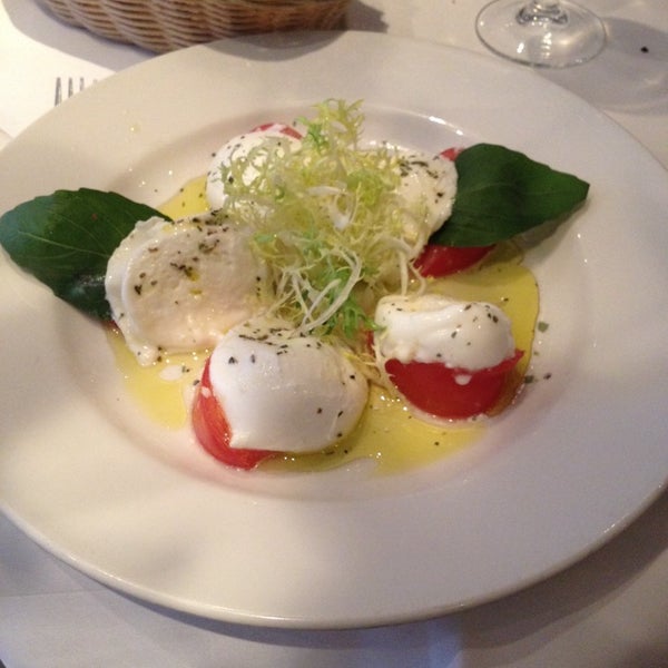 11/8/2013 tarihinde Plaminka S.ziyaretçi tarafından Montpeliano Restaurant'de çekilen fotoğraf