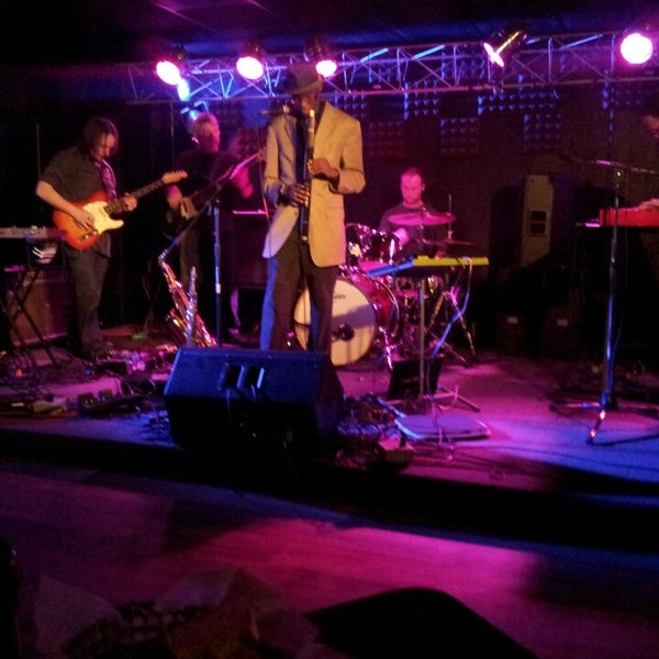 2/16/2013にJolie G.がMojo&#39;s Boneyard Sports Bar &amp; Grilleで撮った写真