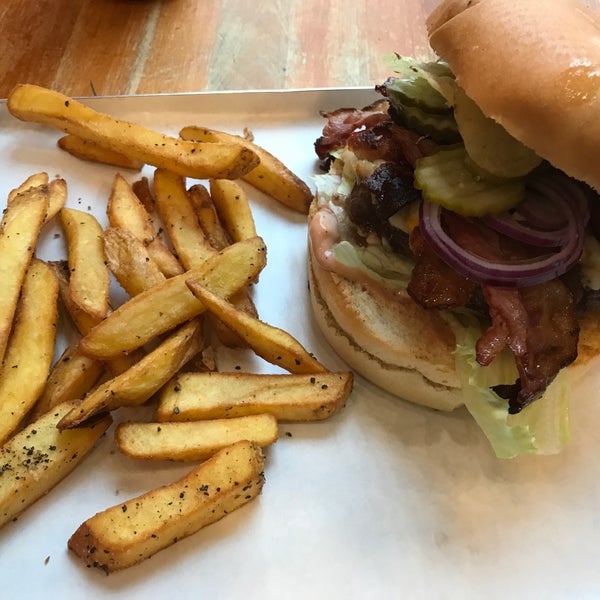 Foto scattata a Barn Burger da STommy il 5/24/2017