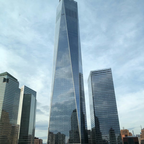 Es lohnt sich ein Zimmer mit Blick auf das One World Trade Center und den 9/11 Memorial Park zu buchen. Preis-/Leistung ist Fair. Sauber und Ordentliche Zimmer mit moderner Ausstattung.