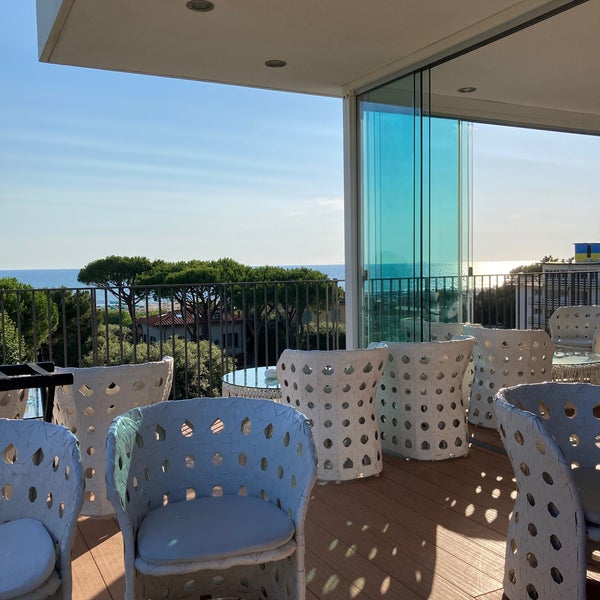 7/15/2022 tarihinde Salman Bin Mohammedziyaretçi tarafından 67 Sky Lounge Bar Principe Forte Dei Marmi'de çekilen fotoğraf