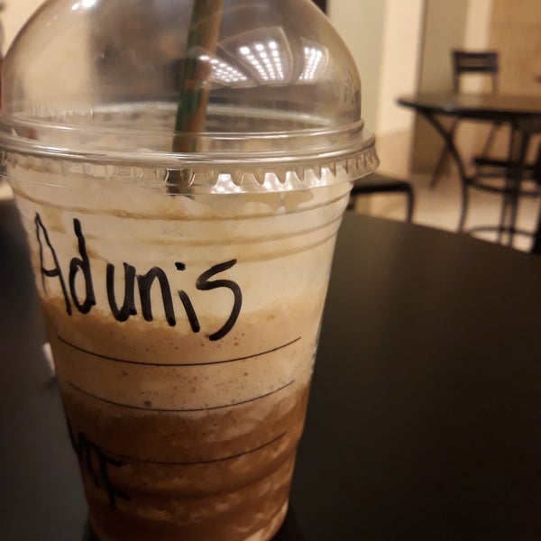 Foto diambil di Starbucks oleh Adonis S. pada 4/14/2018