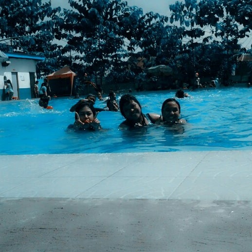 Kolam Renang Pondok Cabe Kolam