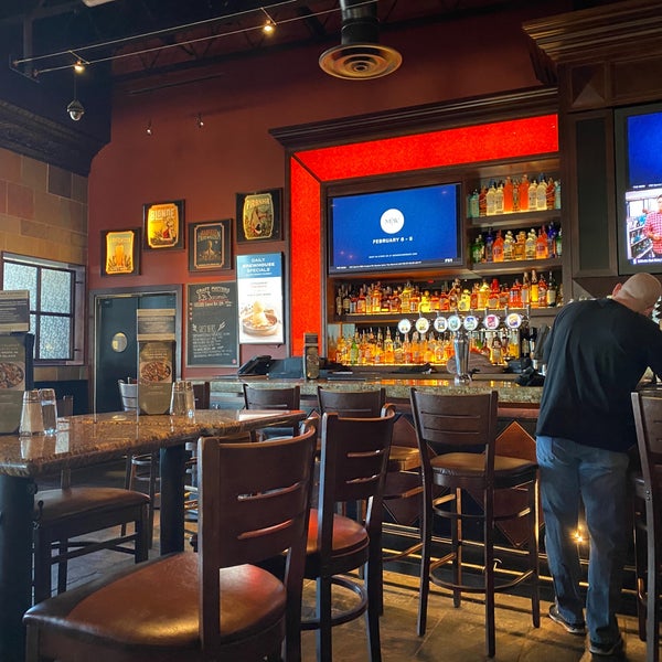 Photo taken at BJ&#39;s Restaurant &amp; Brewhouse by William K P. on 2/7/2020