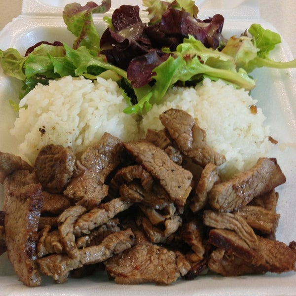 Foto tomada en Blazin&#39; Steaks - Waikiki  por hatomako el 7/2/2013