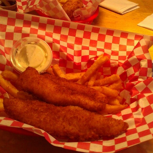 Photo taken at Ballard Brothers Seafood &amp; Burgers by Renae E. on 4/4/2013