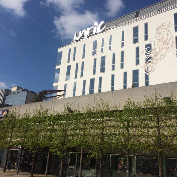 Das Foto wurde bei Lyric Hammersmith von No Ni Na am 4/19/2017 aufgenommen