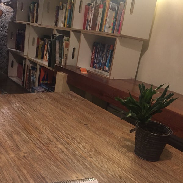 Foto scattata a La Ciudad Invisible | Café-librería de viajes da No Ni Na il 3/13/2018