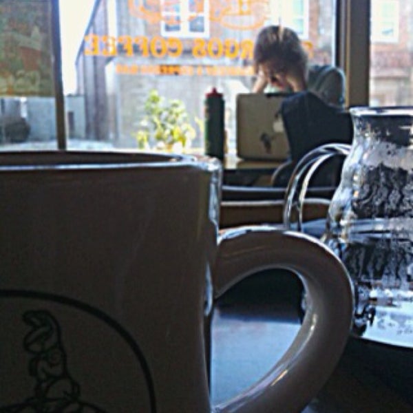 2/18/2014 tarihinde David J.ziyaretçi tarafından Sunergos Coffee'de çekilen fotoğraf