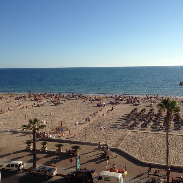 Das Foto wurde bei Hotel Cádiz Paseo del Mar - Affiliated by Meliá von Silvia Q. am 8/6/2014 aufgenommen