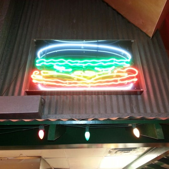 5/31/2013 tarihinde Mark L.ziyaretçi tarafından Chip&#39;s Old Fashioned Hamburgers'de çekilen fotoğraf