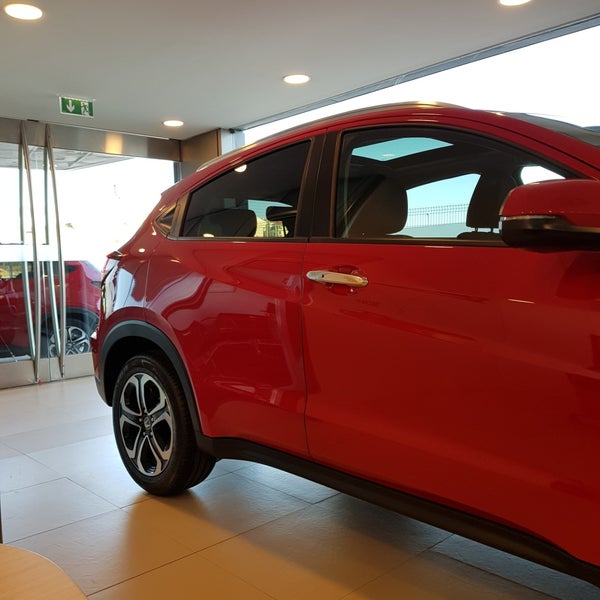 Santogal Stand/Oficina Concessionária / Loja de Veículos em Alfragide