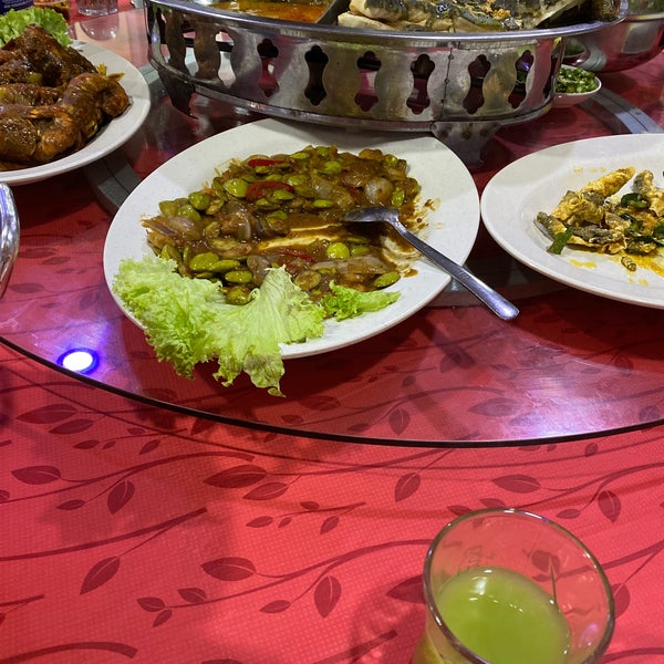 Photos At 峇眼三目 冷气 河海鲜 Bagan Samak Kedah