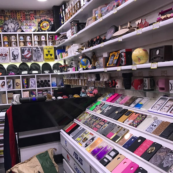 Crazy world магазин. Магазин одежды crazy crazy галле шри ланка. Шапка crazy head. Crazy магазин. Crazy магазин.