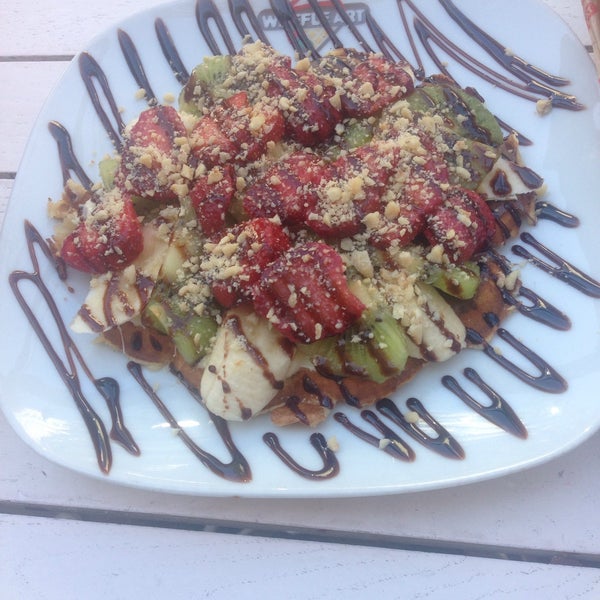 Das Foto wurde bei Waffle Art von Çağla K. am 5/9/2015 aufgenommen