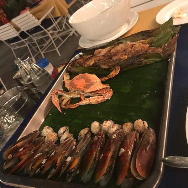 รูปภาพถ่ายที่ King Seafood โดย Hüseyin เมื่อ 11/25/2019