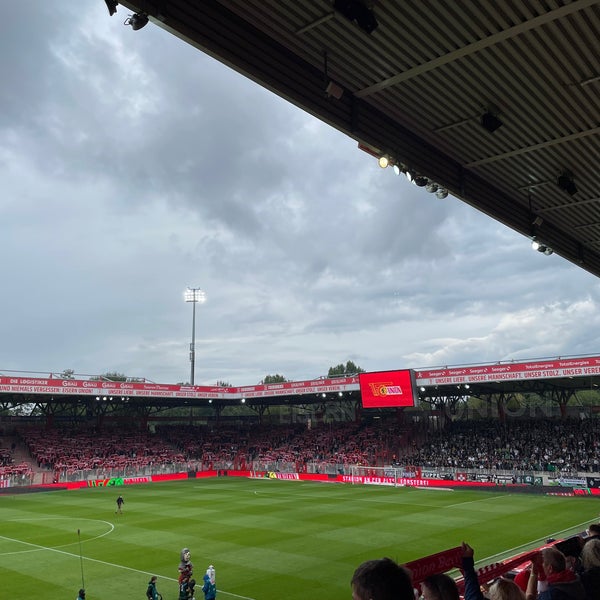 รูปภาพถ่ายที่ Stadion An der Alten Försterei โดย Mishutka เมื่อ 8/29/2021