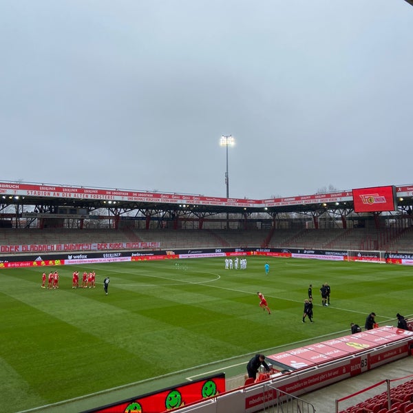 Foto tirada no(a) Stadion An der Alten Försterei por Mishutka em 2/28/2021