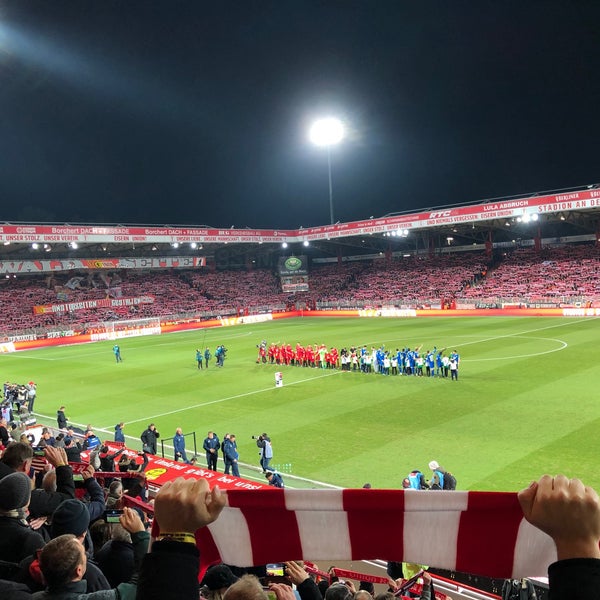 Foto tirada no(a) Stadion An der Alten Försterei por Mishutka em 12/17/2019