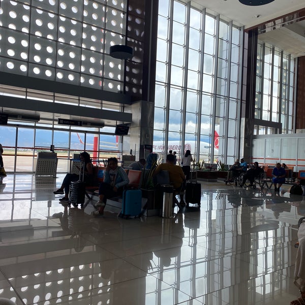Foto diambil di Balıkesir Koca Seyit Havalimanı (EDO) oleh Murat pada 9/5/2022
