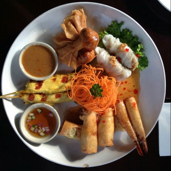 รูปภาพถ่ายที่ Chai Thai Kitchen โดย EunJu Carol L. เมื่อ 8/4/2013