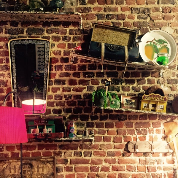 Foto tirada no(a) LuLu Home Interior &amp; Café por Dionysis K. em 12/15/2015