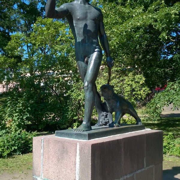 выборг памятник лесной мальчик. скульптура юный лесник выборг. скульптура лесной юноша. скульптура юный лесник выборг. выборг скульптура мальчик и собака.