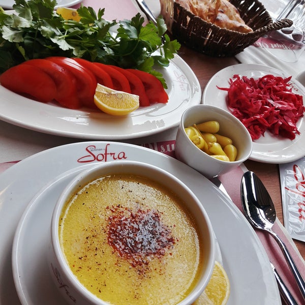 Foto scattata a Divan-ı Sofra Restaurant da Jülide A. il 11/26/2017