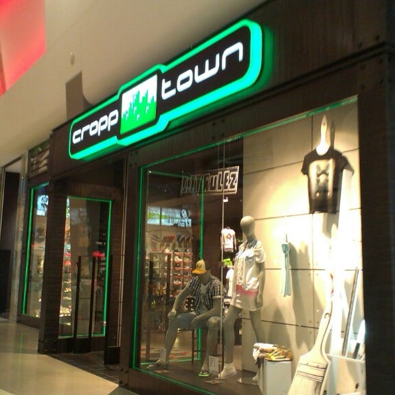 Cropp ростов на дону. Молодежная одежда кропп. Магазин кропп на улице. Cropp ростов на дону. Cropp саратов.