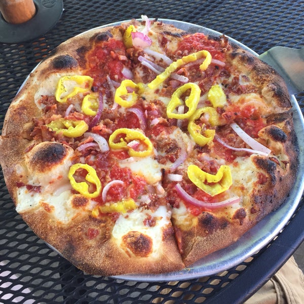 Photo taken at Strong&#39;s Brick Oven Pizzeria by Roth M. on 5/26/2018