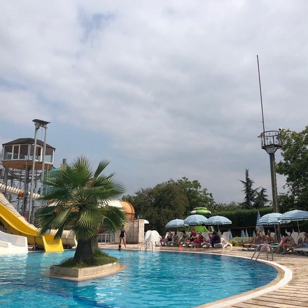 Foto tirada no(a) Sapanca Aqua Hotel por Melek Ç. em 8/26/2018