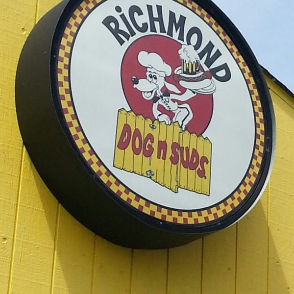 Foto tirada no(a) Richmond Dog N Suds por Kay C. em 5/6/2013