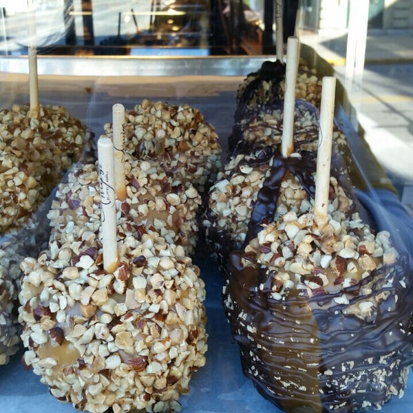 Photo taken at Amy&#39;s Candy Kitchen &amp; Gourmet Caramel Apples by Kay C. on 9/13/2015