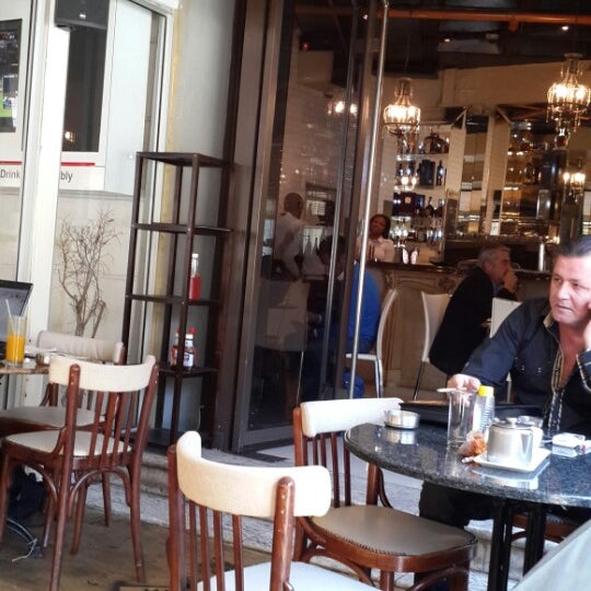 รูปภาพถ่ายที่ Caffé Della Salute โดย Beverley G. เมื่อ 10/1/2013