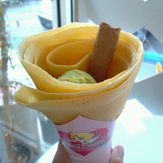 Photo taken at Angels &amp; Hearts: Harajuku Crêperie by elk on 11/8/2012