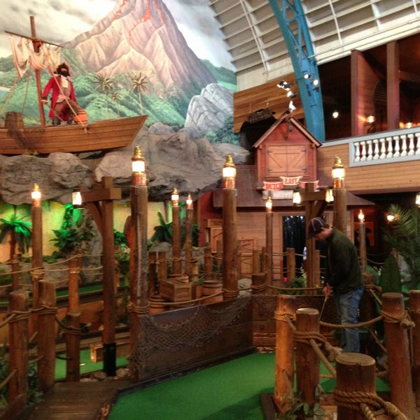 Photo taken at Buccaneer Bay Miniature Golf by William d. on 8/22/2013